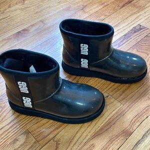 UGG classic clear mini. Kids size 2